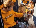 2025Nov2-HungerWalk-Candid-FoodSorting-2